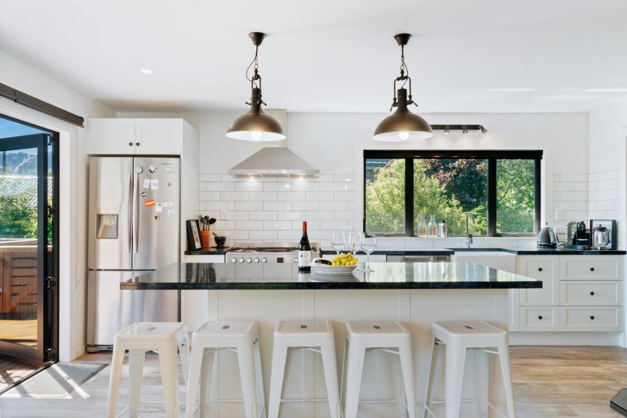 Views On Parry - Lake Hawea Holiday Home エクステリア 写真